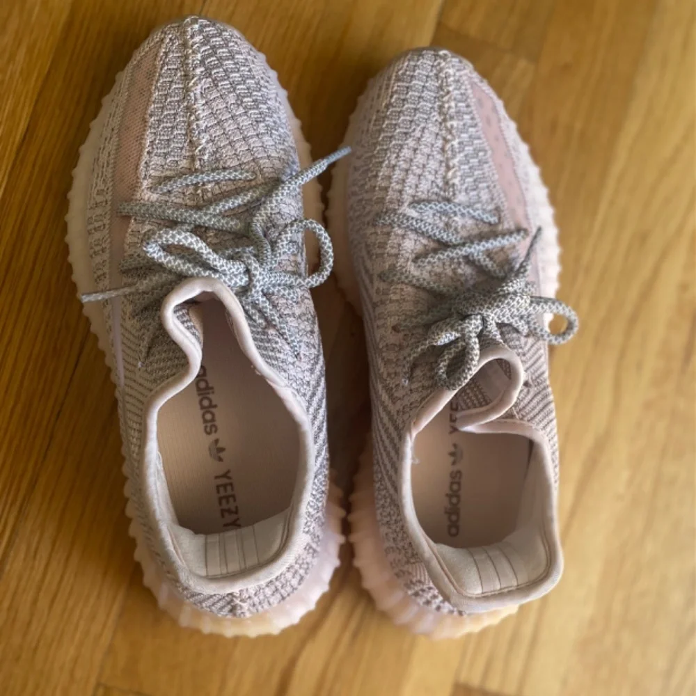 Yeezy - Picture 3 of 4